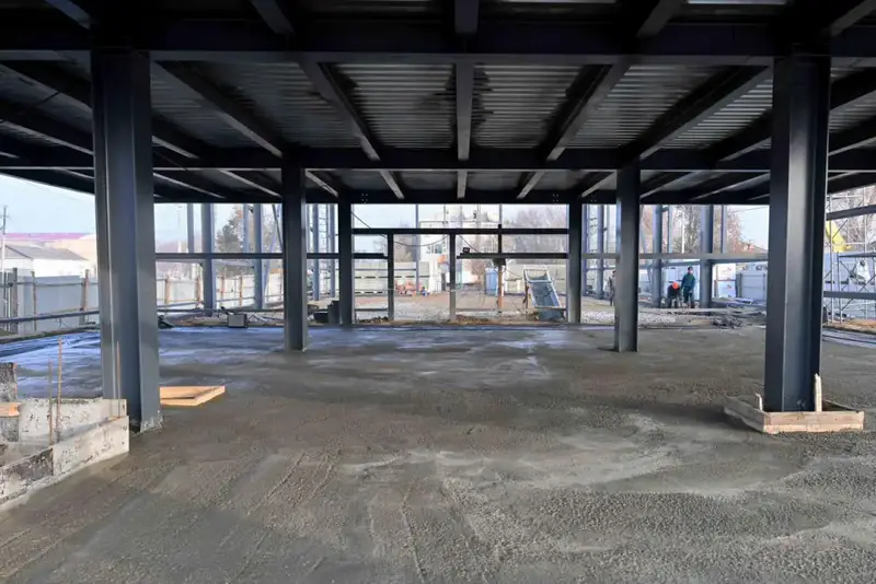 Аким области ознакомился со строительством физкультурно-оздоровительного комплекса в Семее (7)