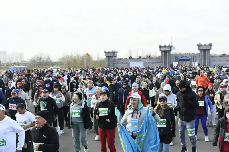 В массовом забеге, посвященном Дню Республики, приняли участие 1500 жителей столицы (6)