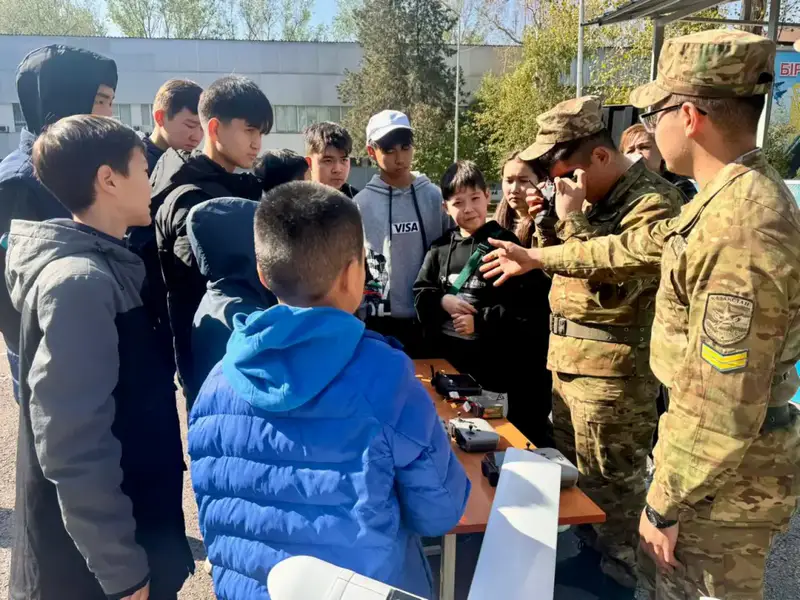 Более сотни алматинских школьников побывали в гостях у будущих офицеров (5)