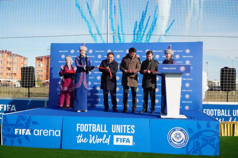 В Кокшетау открыт футбольный стадион, построенный в рамках программы FIFA Arena (3)