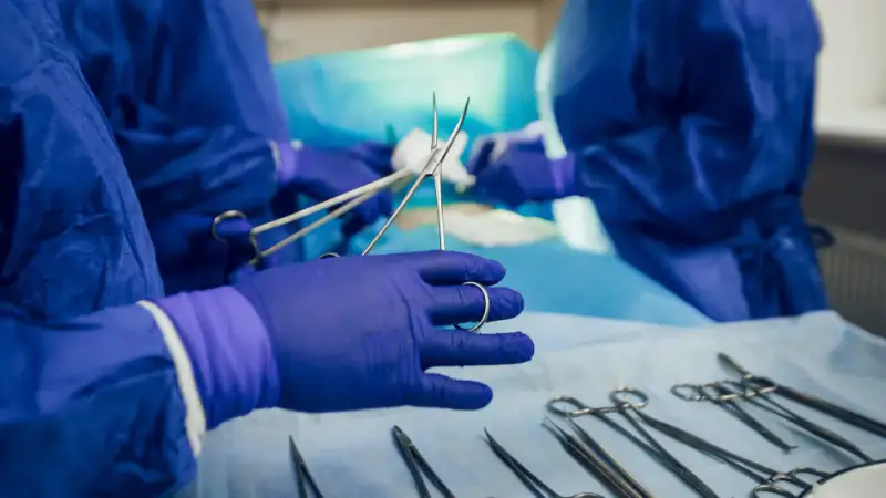 Астана: девушка впала в кому после операции на нос Астане