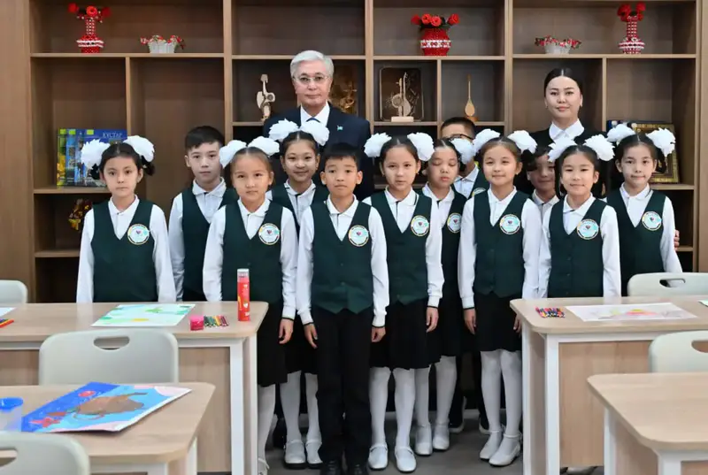 Глава государства ознакомился с деятельностью творческо-инновационной академии «Сыр жұлдыздары» (5)