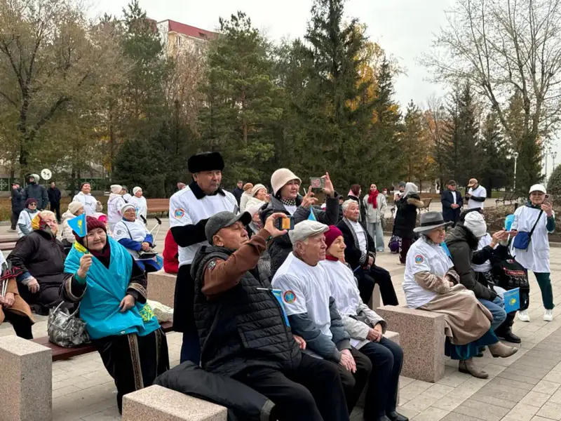 В честь Дня Республики в районе «Сарыарка» Астаны прошел праздничный флешмоб (2)