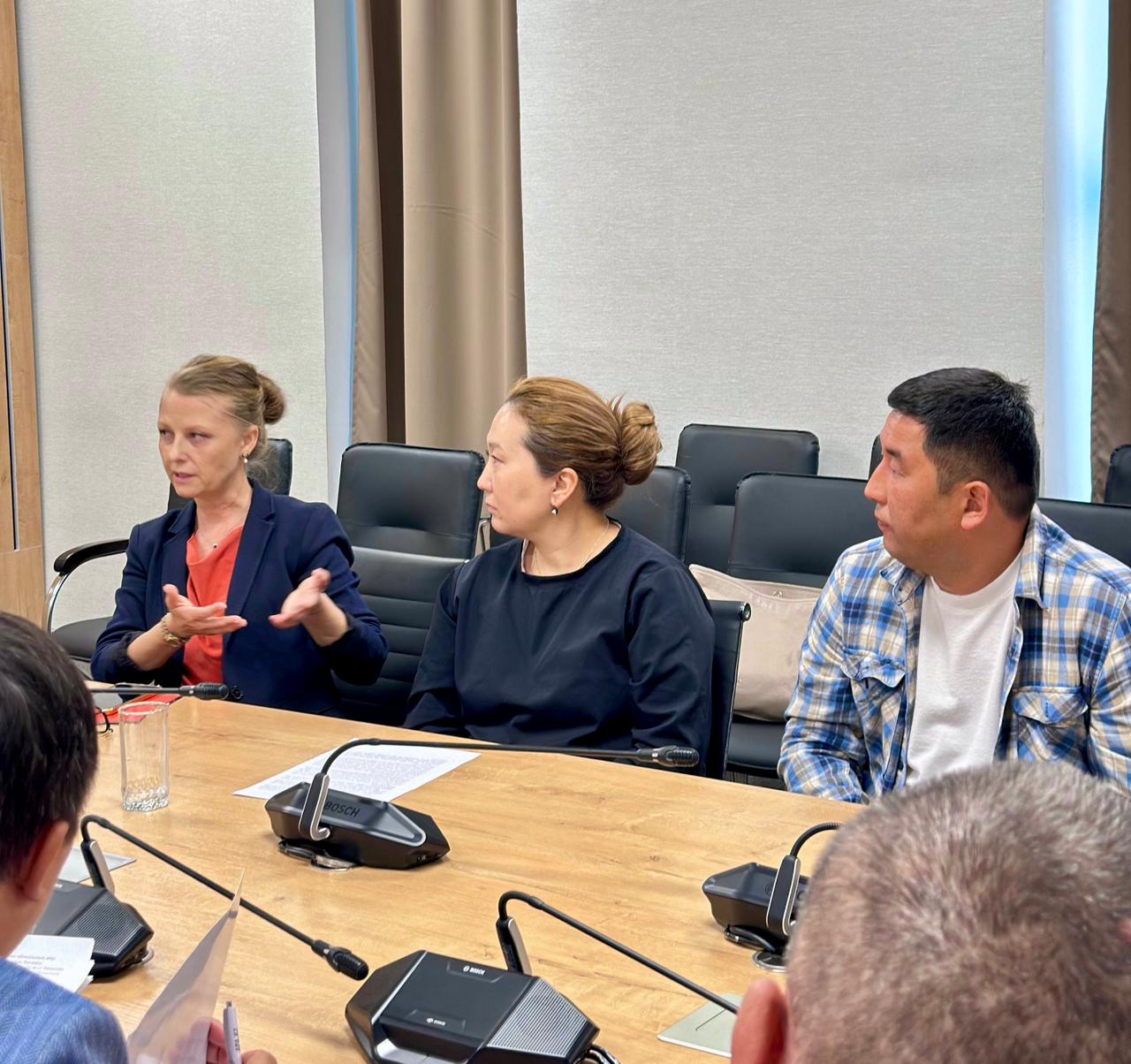 Заседание по вопросам охраны природы в Туркестане: заместитель акима встречается с экспертом