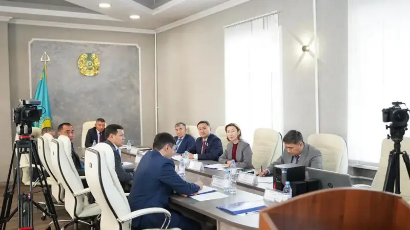 В акимате ВКО рассмотрено дисциплинарное дело по факту нарушения норм служебной этики руководителя управления (7)