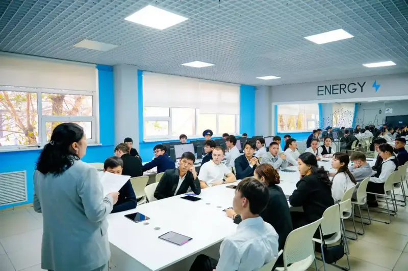 В Астане стартовал международный форум, посвящённый 80-летию Высшего колледжа транспорта и коммуникаций, с акцентом на новые IT-специальности в транспорте и логистике. Астане