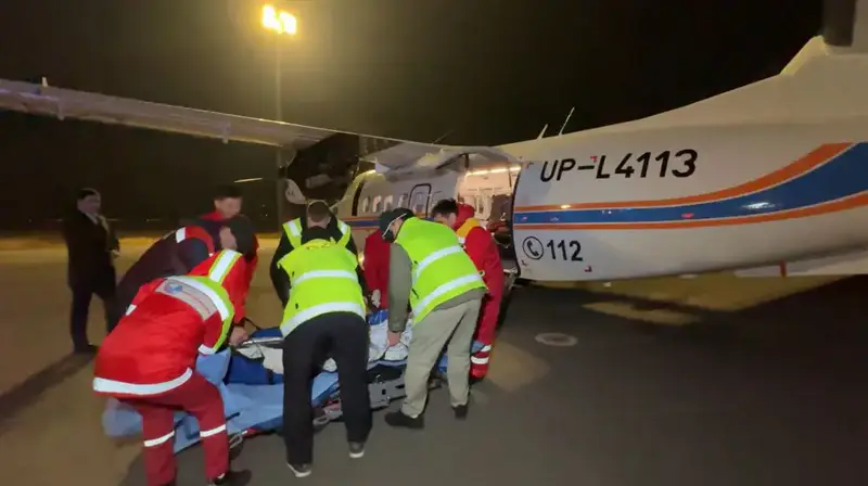 Скорая помощь на высоте: эвакуация пациента из Актобе в Астану с помощью самолёта МЧС Астане