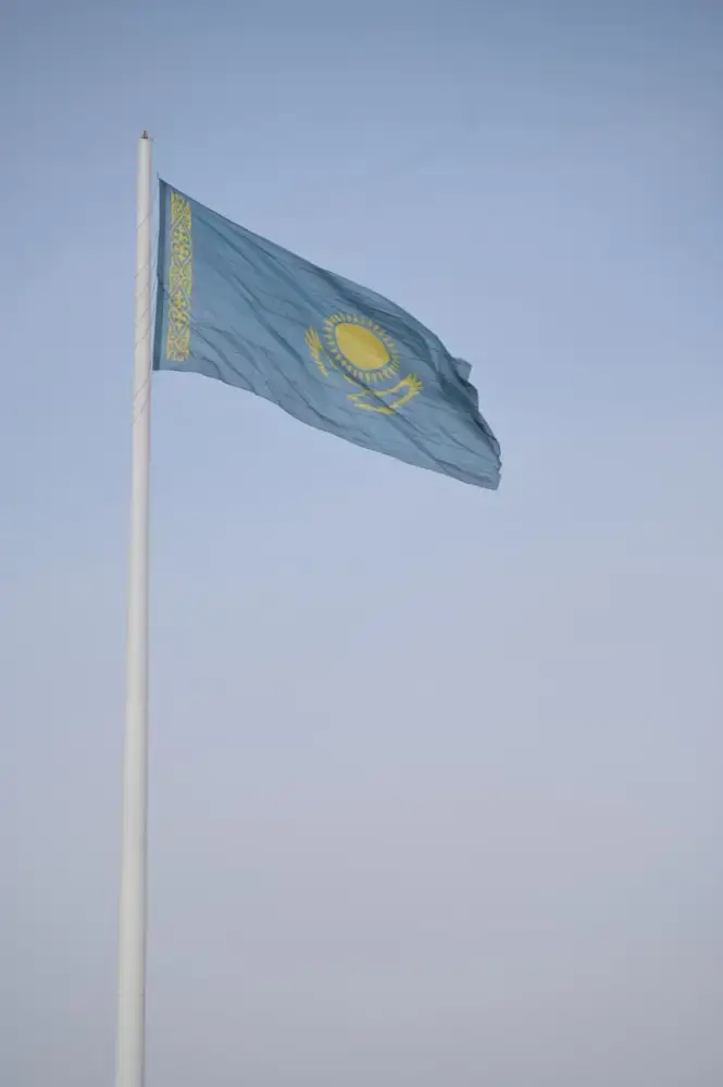 Поднятие Государственного флага в Шымкенте: символ единства и укрепления суверенитета страны Астане