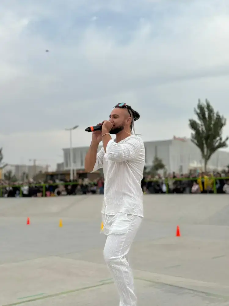 Шымкент отмечает День Республики: фестиваль воздушных змеев и спортивные соревнования в центре города Астане