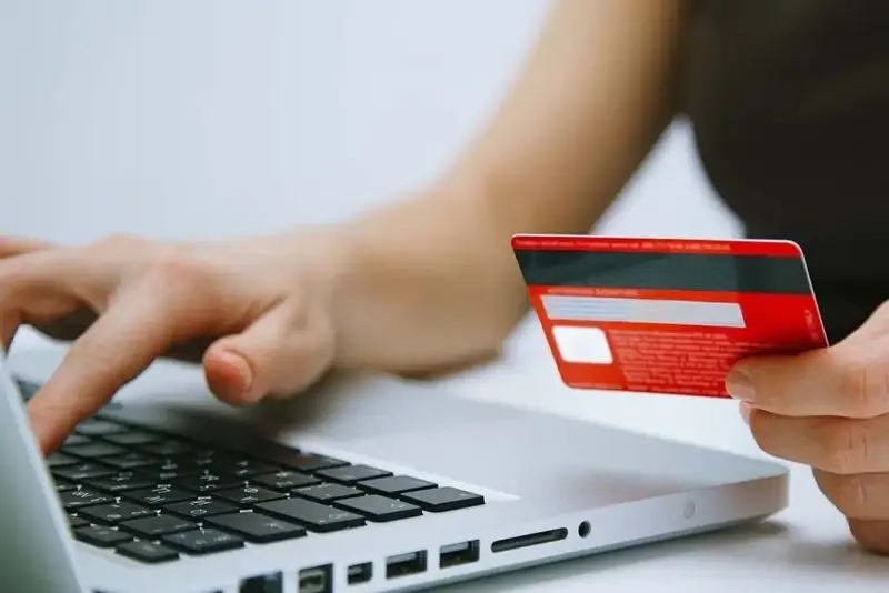 Угрозы и обещания легкого заработка: столичная прокуратура рассказала о схемах работы интернет-мошенников (2)