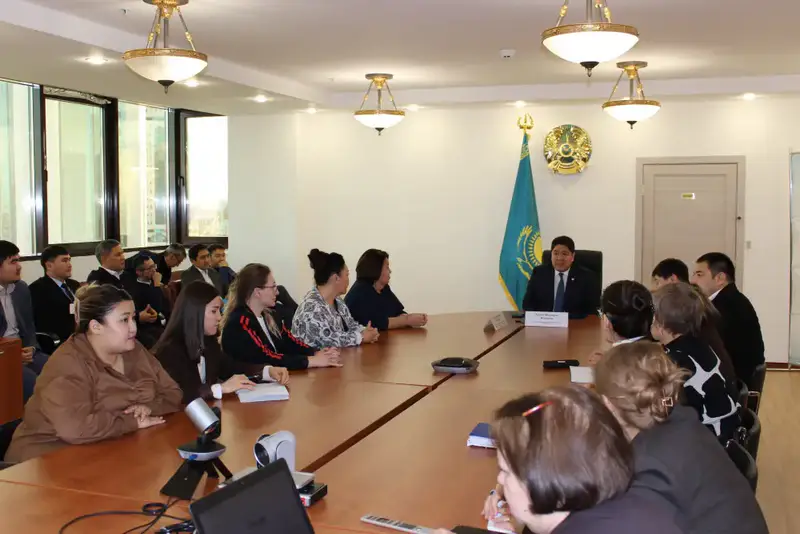 Вопросы уровня жизни и труда изучили слушатели АГУ (3)