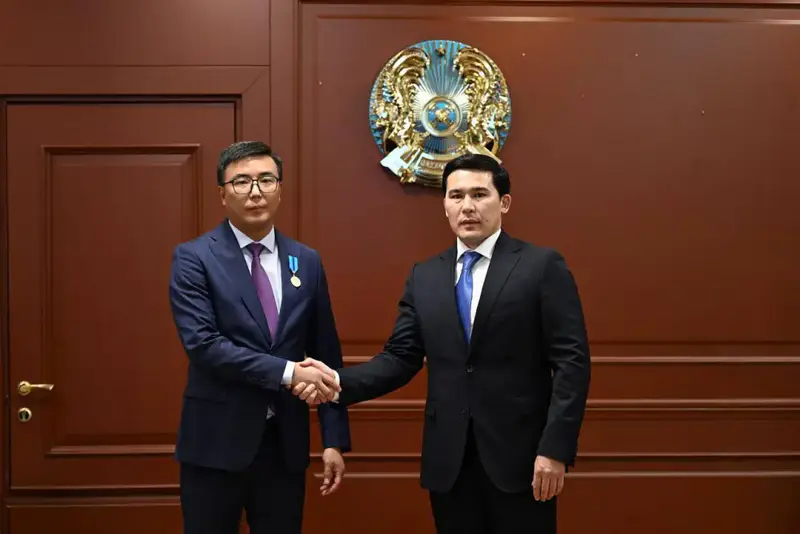 Министр наградил государственными и ведомственными наградами ряд специалистов, добившихся высоких результатов и внесших значительный вклад в развитие отечественного спорта (3)