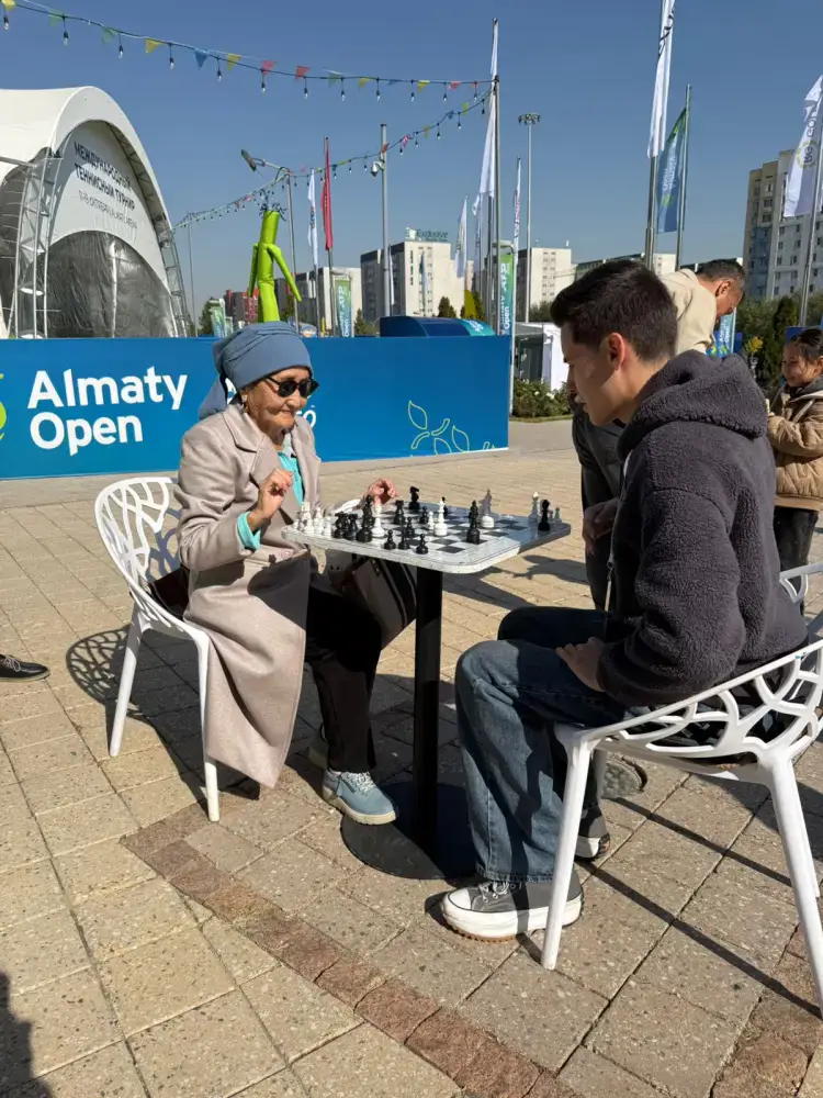 Чернила из алматинского смога, велошредеры и шахматы из переработанного пластика (3)