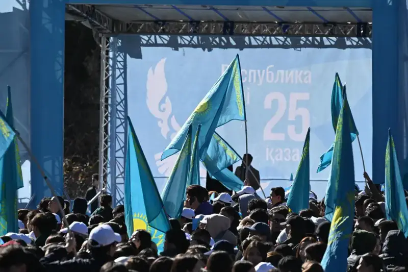 В Алматы начались мероприятия ко Дню Республики Казахстан с концертами и флешмобами Астане