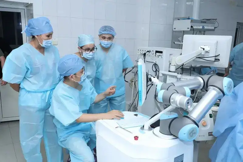 В Караганде робот будет делать операции на мозге (8)