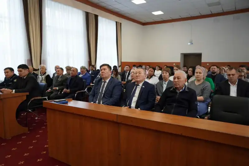 В Аккольском районе состоялась встреча по разъяснению стратегических задач, обозначенных в Послании Президента (2)