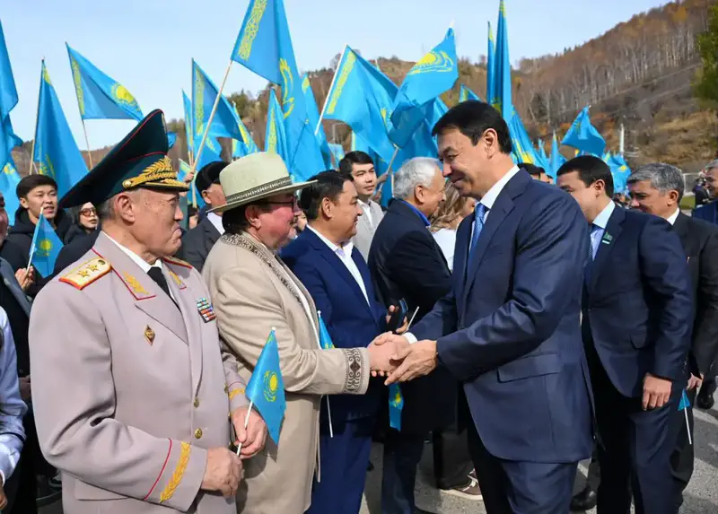 В Алматы прошла впечатляющая церемония поднятия Государственного флага в честь Дня Республики Астане