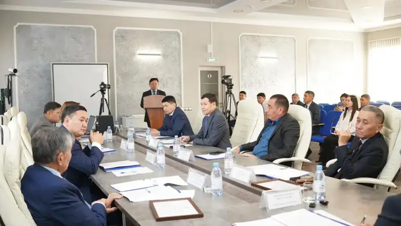 В акимате ВКО рассмотрено дисциплинарное дело по факту нарушения норм служебной этики руководителя управления (3)