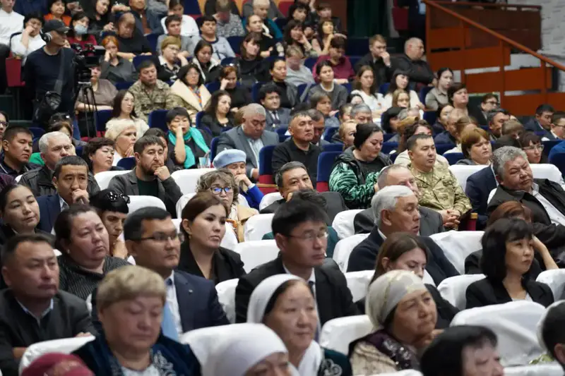 Марат Ахметжанов обсудил с жителями Атбасарского района итоги уборочной кампании и вопросы развития региона (2)