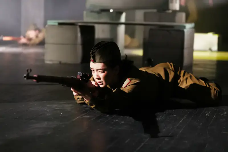 Актёры и гвардейцы вновь вместе на сцене: состоялась премьера драмы «Алия» к 100-летию героини (2)