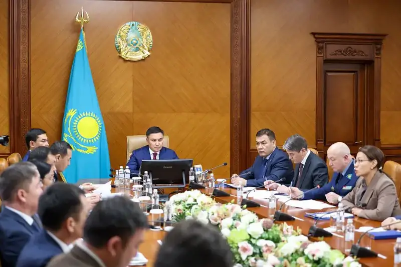 АППАРАТНОЕ СОВЕЩАНИЕ: ОБСУЖДЕНЫ АКТУАЛЬНЫЕ ВОПРОСЫ (7)