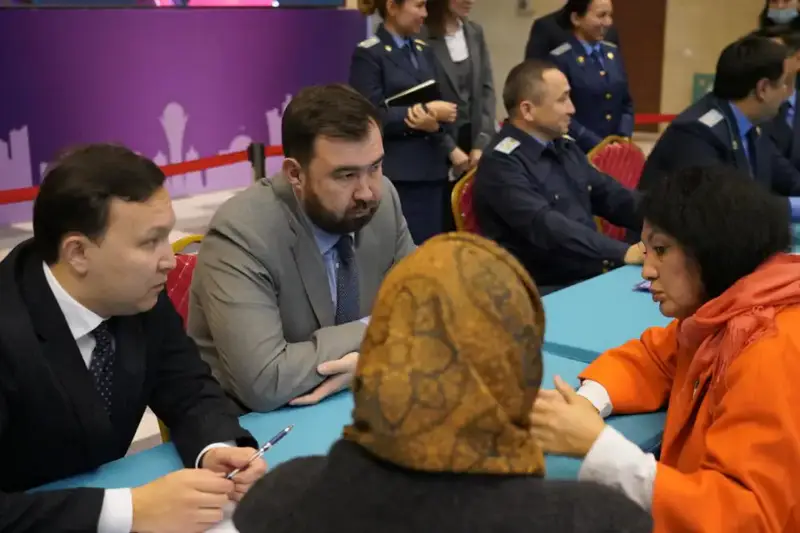 «Народный юрист»: жители столицы получили юридические консультации от специалистов (5)