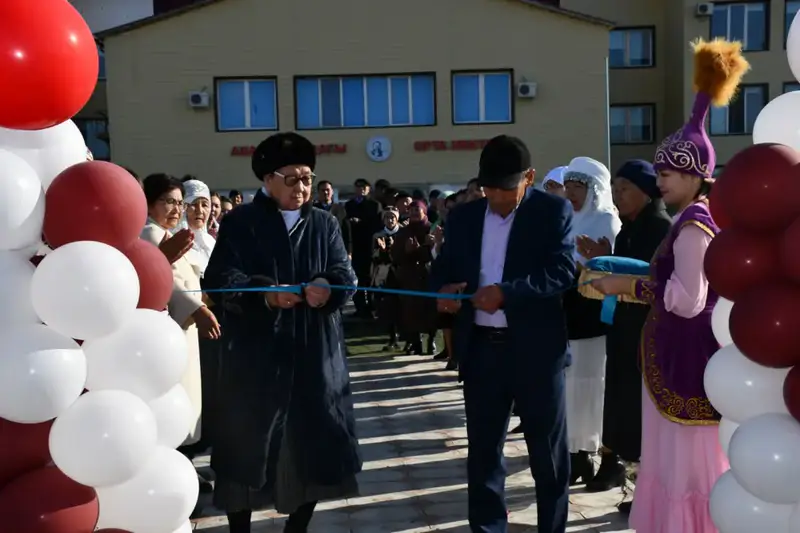 В Исатайском районе открылся Парк учителя (6)