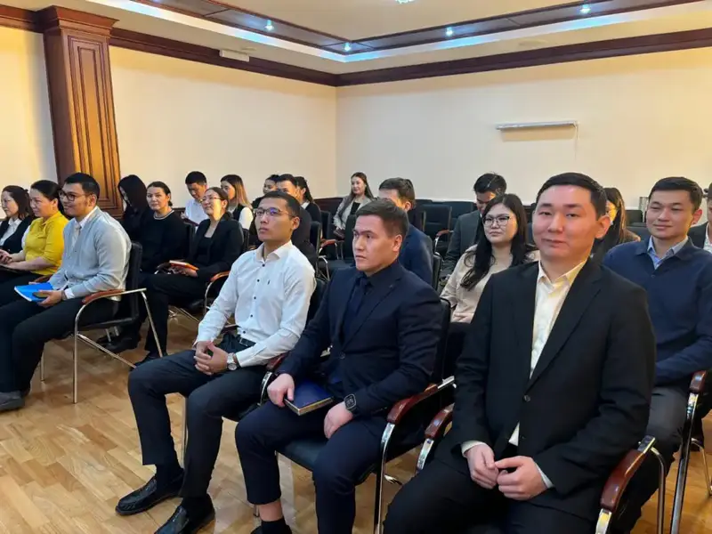Документы на казахском: семинар для новых госслужащих Астане