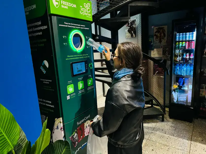 Молодежь Ауэзовского района собирает «пластиковые жемчужины» для чистоты родного края в рамках акции «Таза Қазақстан»! Астане