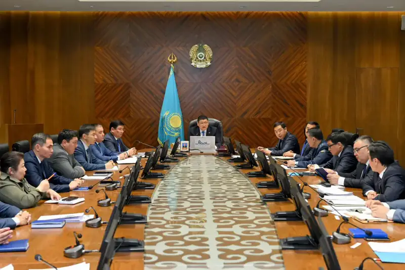 В области Абай обсудили кадровую стабильность и организацию питания в школах (10)