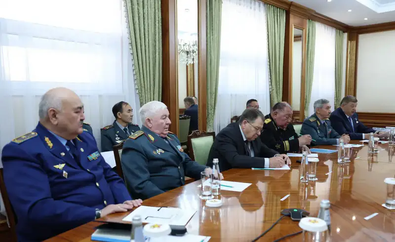 Министр обороны встретился с ветеранами Вооруженных сил (5)