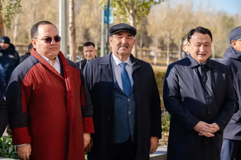 Мемориальную доску памяти Акима Тарази открыли в Астане (7)