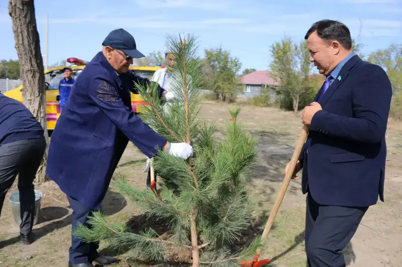 В родном селе Нургисы Тлендиева установлена мемориальная стела (6)