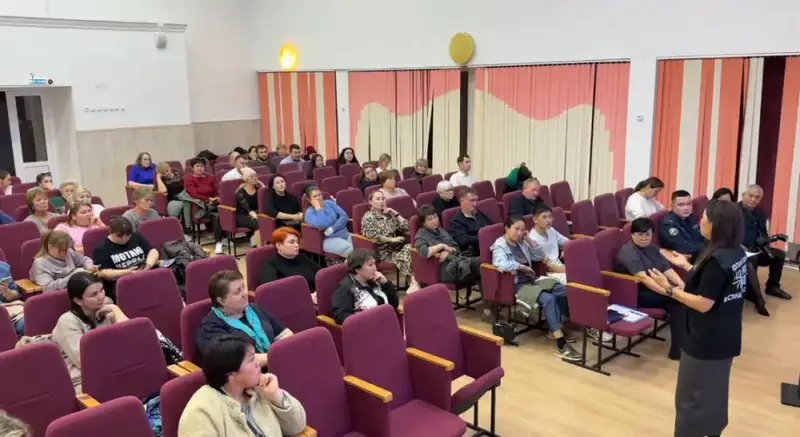 Полицейские обучают молодых костанайцев безопасности (2)