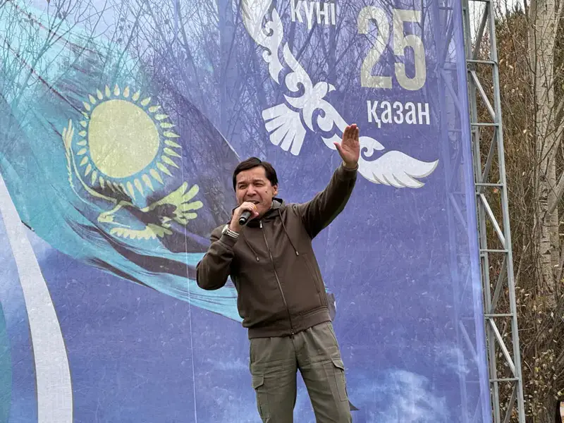 В столичном парке «Жеруйык» широко отметили День Республики (7)