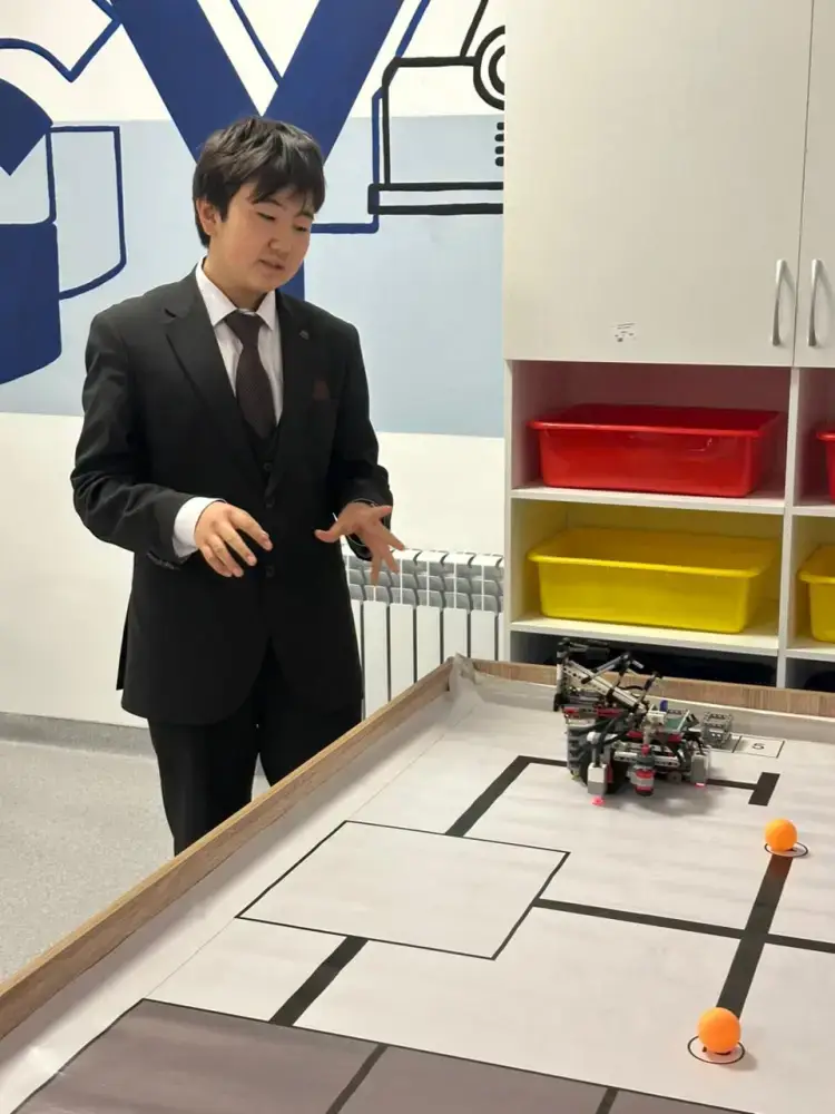 В области Абай в новой школе «Келешек мектеп» прошёл день открытых дверей в необычном формате (3)