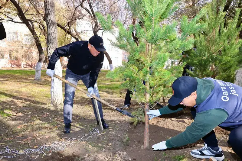 Общенациональный субботник «Таза Қазақстан»: в Карагандинской области высадили 10 тысяч деревьев (5)