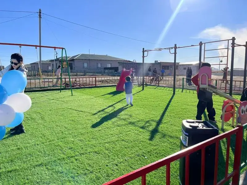 В селе Кокпекты Бухар-Жырауского района установили новую детскую игровую площадку (2)