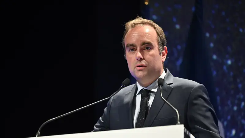 Франция сформировала новое правительство под руководством премьер-министра Себастьена Лекорню Астане