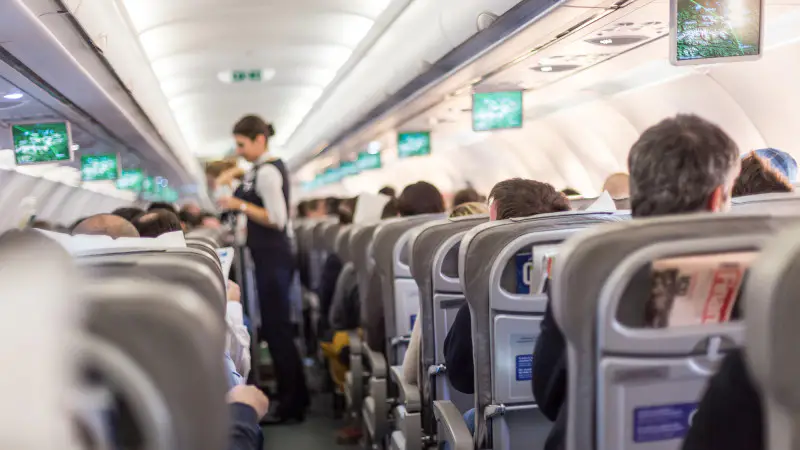 Иностранец устроил скандал на борту рейса Франкфурт - Астана из-за алкогольного опьянения, что привело к его снятию с самолета полицейскими. Астане