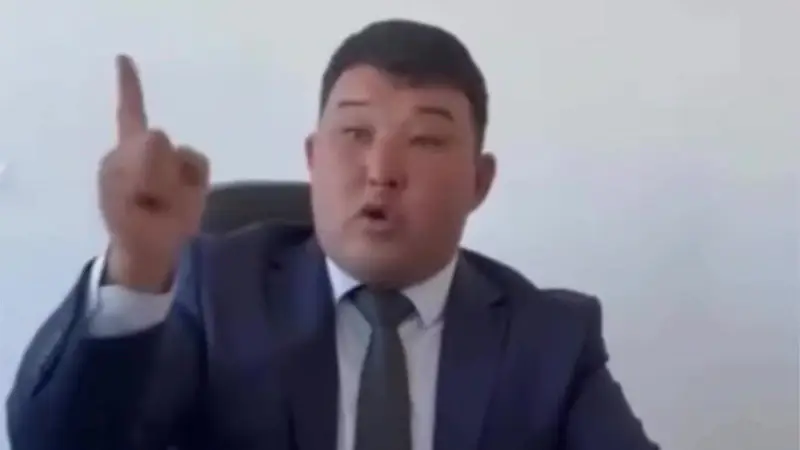 Аким Восточного Казахстана извинился за грубость, подчеркивая важность уважения к жителям в условиях общественного диалога Астане