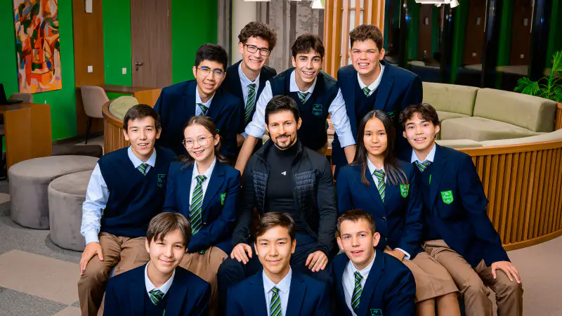 Павел Дуров вдохновляет детей Казахстана на развитие: меньше времени в соцсетях — больше возможностей для будущего Астане