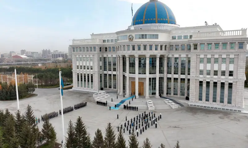 Церемония поднятия Государственного флага