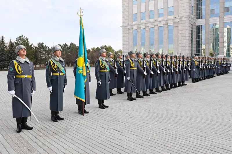 Церемония поднятия Государственного флага