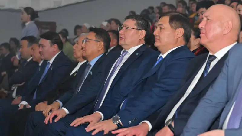 Чиновники Казахстана: Прислушивание к народу и очищение сознания - Итоги недели от Tengrinews.kz Астане