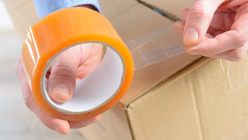 Скандал в госзакупках: АФМ выявило завышение цен на скотч до 99 тысяч тенге, сообщает заместитель председателя Агентства по финмониторингу Кайрат Бижанов. Астане