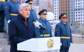 Сотни карагандинцев объединились в исполнении гимна, отмечая 35-летие Декларации о суверенитете