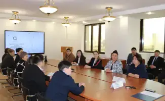 Лекция по экономике: слушатели АГУ изучают статистику труда и уровня жизни