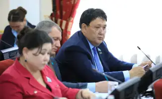 Асхат Шахаров представил планы социально-экономического развития региона на сессии маслихата