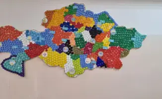 Экологическая инициатива: школьники Астаны создают карту Казахстана из переработанных материалов